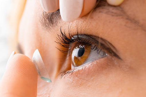 Beginner's Guide to Wearing and Buying Contact Lenses