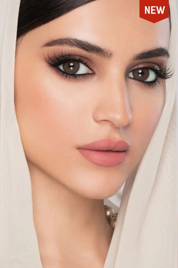 LensMe Drama coloured contact lenses on model